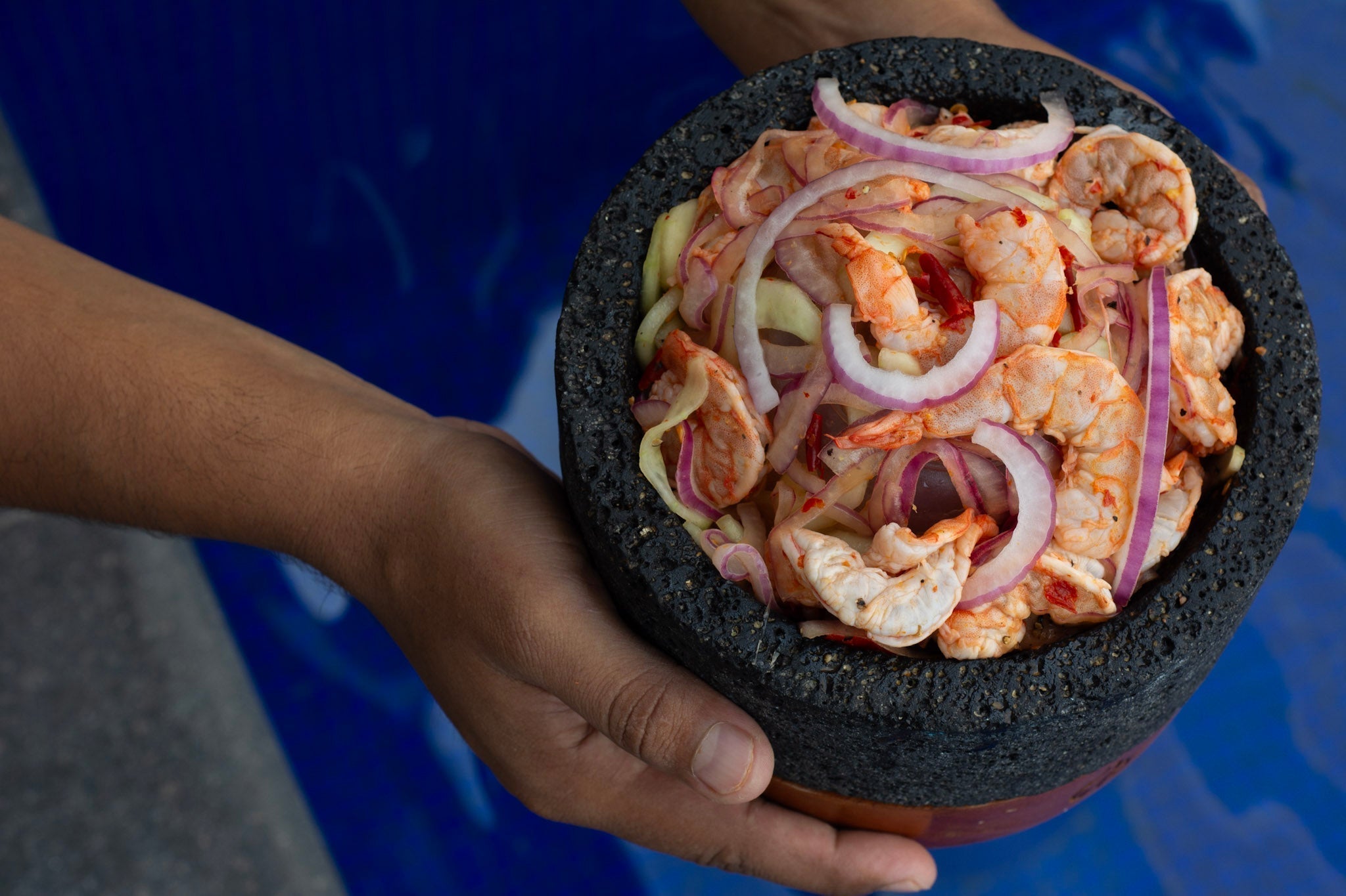 Aguachile Rojo con Camarón: Receta Picosita y Refrescante al Estilo Artilleros Grill