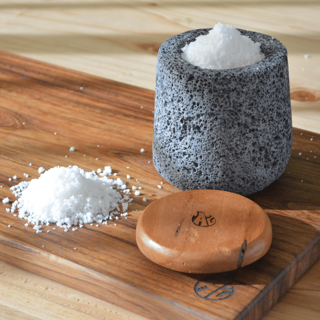 Salero de piedra volcánica - Perfecto para tu mesa y cocina